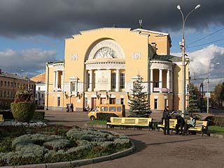  روسيا:  ياروسلافل أوبلاست:  ياروسلافل:  
 
 Volkov square